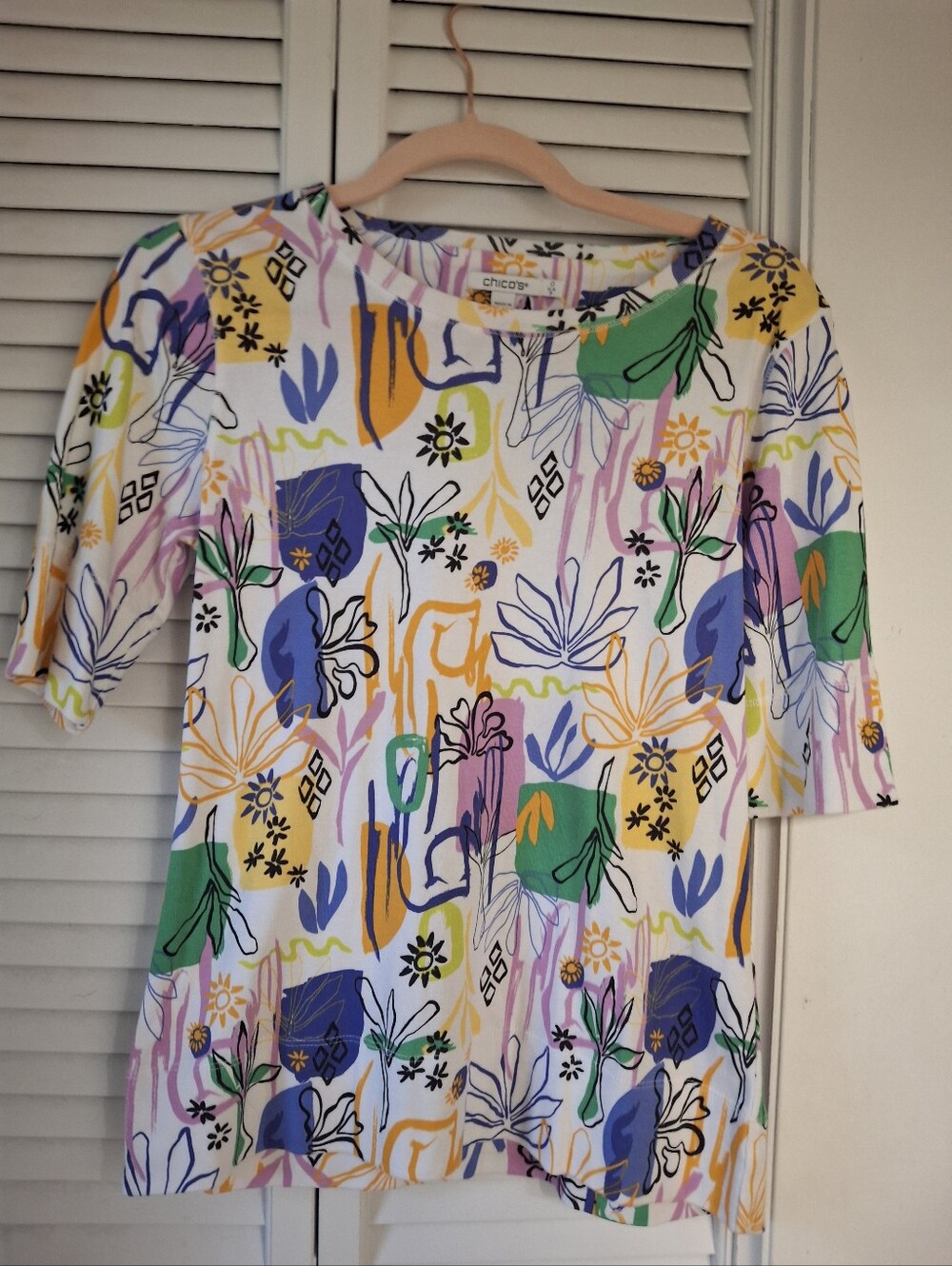 Chico's White Multicolor Abstract Floral Scoop Neck Tee